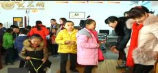 消防员徒手扒土40分钟救人